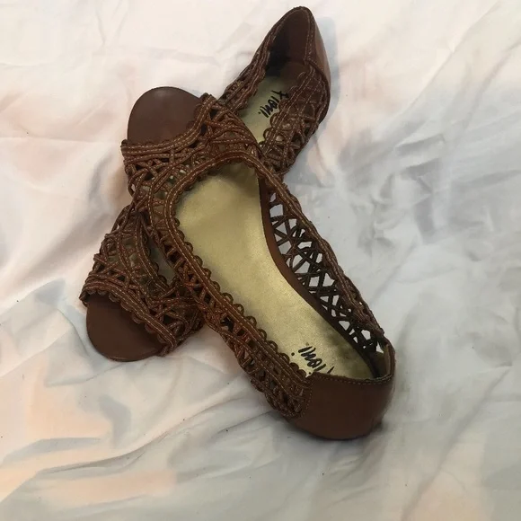 open toe flats - Picture 1 of 1